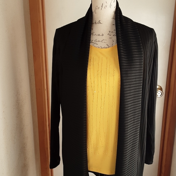 Covington Black Cardigan runs .m - Picture 3 of 7